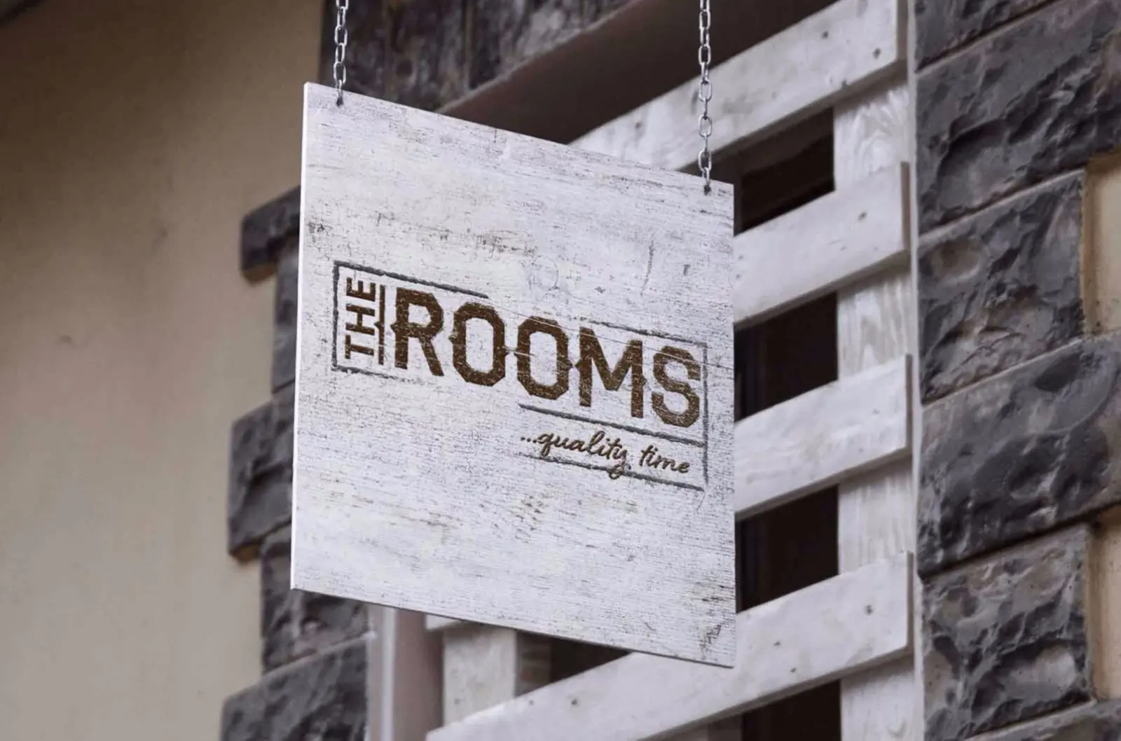 THE ROOMS – Schild